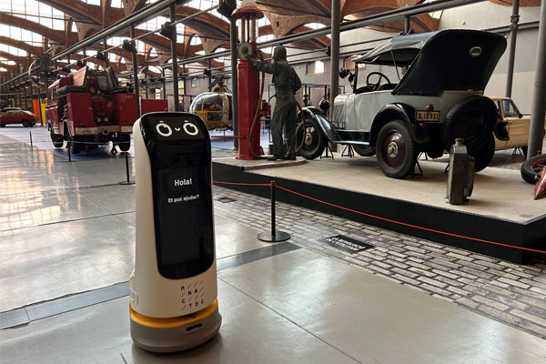 Robot a la nau principal del Museu